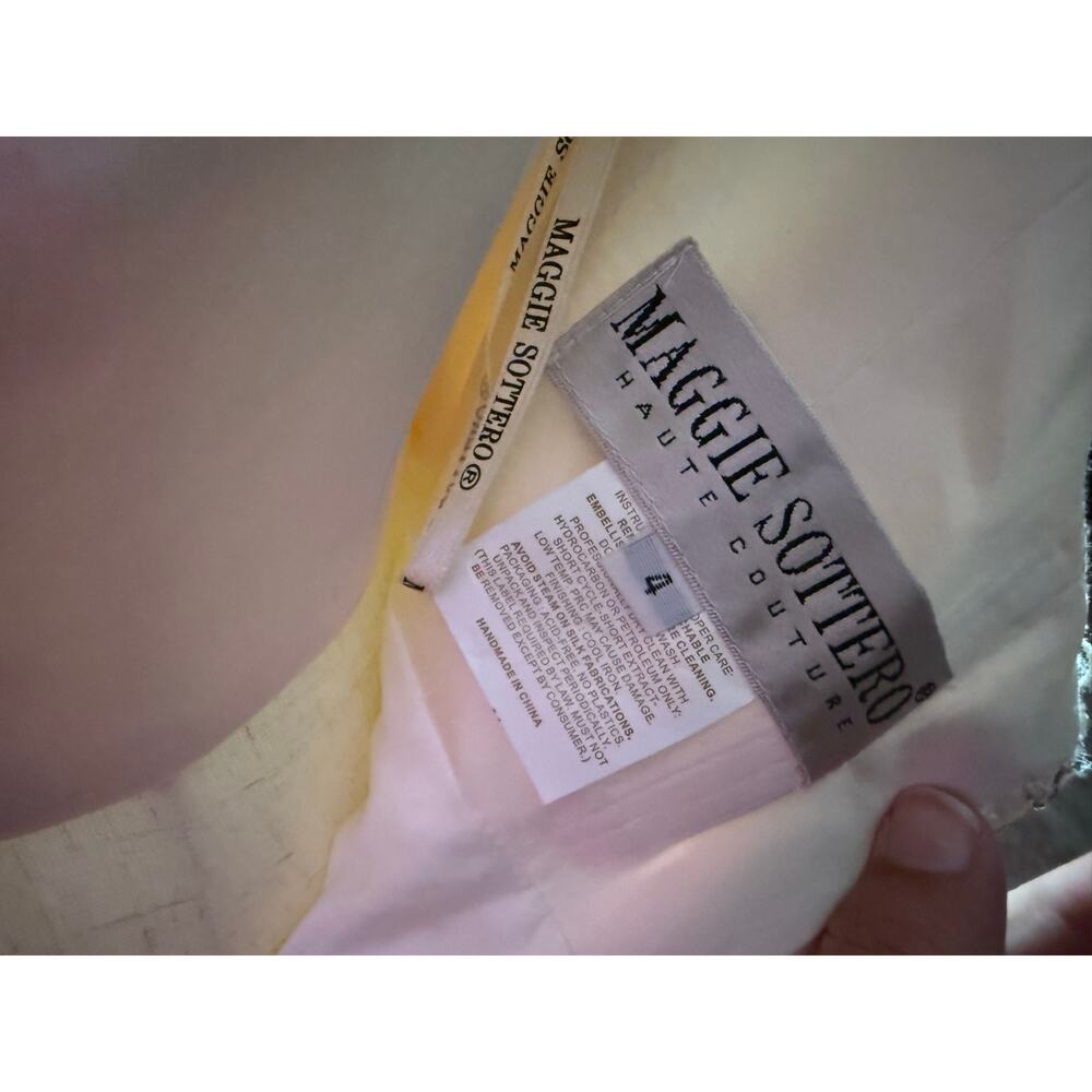 Stunning Maggie Sottero Haute Couture Lace Dress Size 4 - Picture 8 of 12